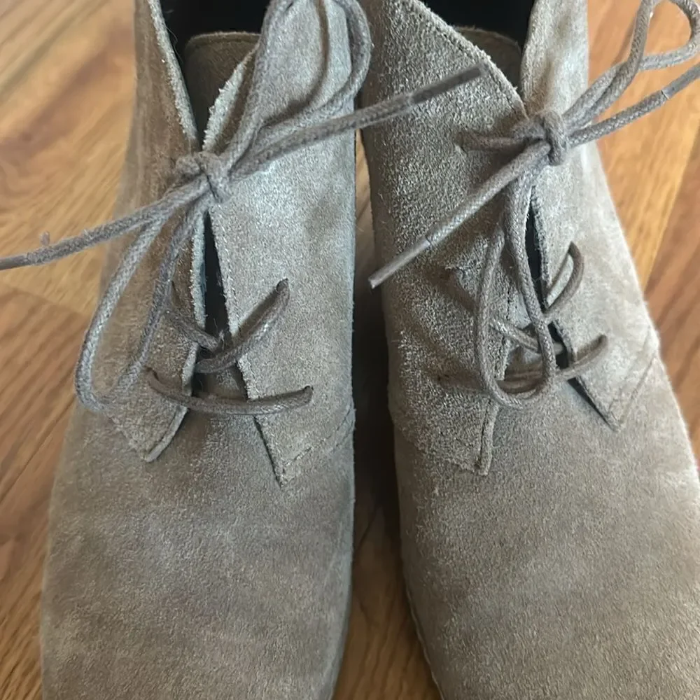 Bjorndal Womens Rachel Wedge Heel Chukka Bootie Shoes Booties Taupe 8.5